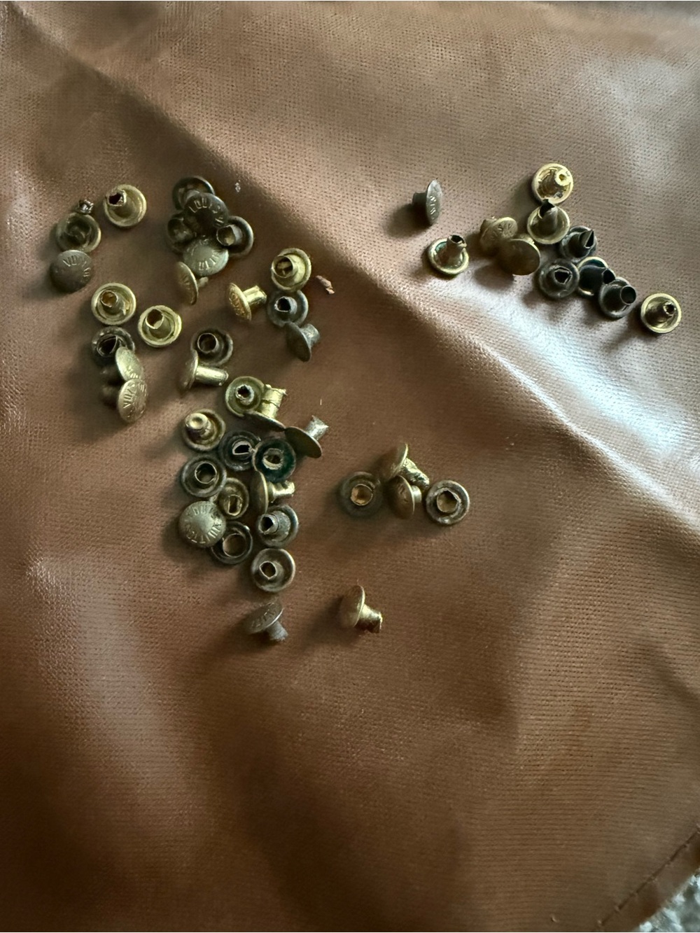 Louis Vuitton rivets and Brass Hardware - Picture 4 of 4